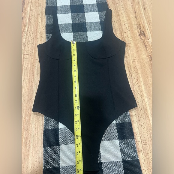 Tight fitting black bodysuit with shape outline detail throughout - Picture 4 of 12